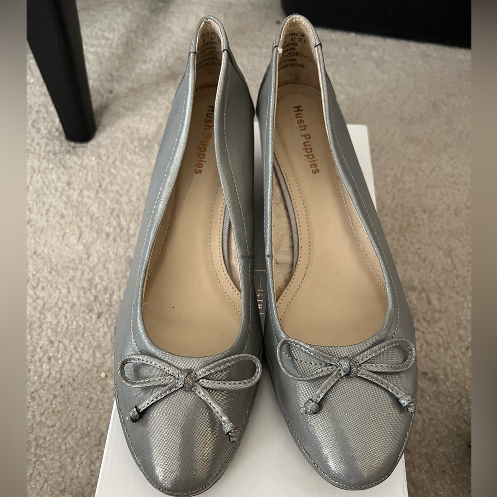 Hush Puppies Slightly worn gray low wedge shoe